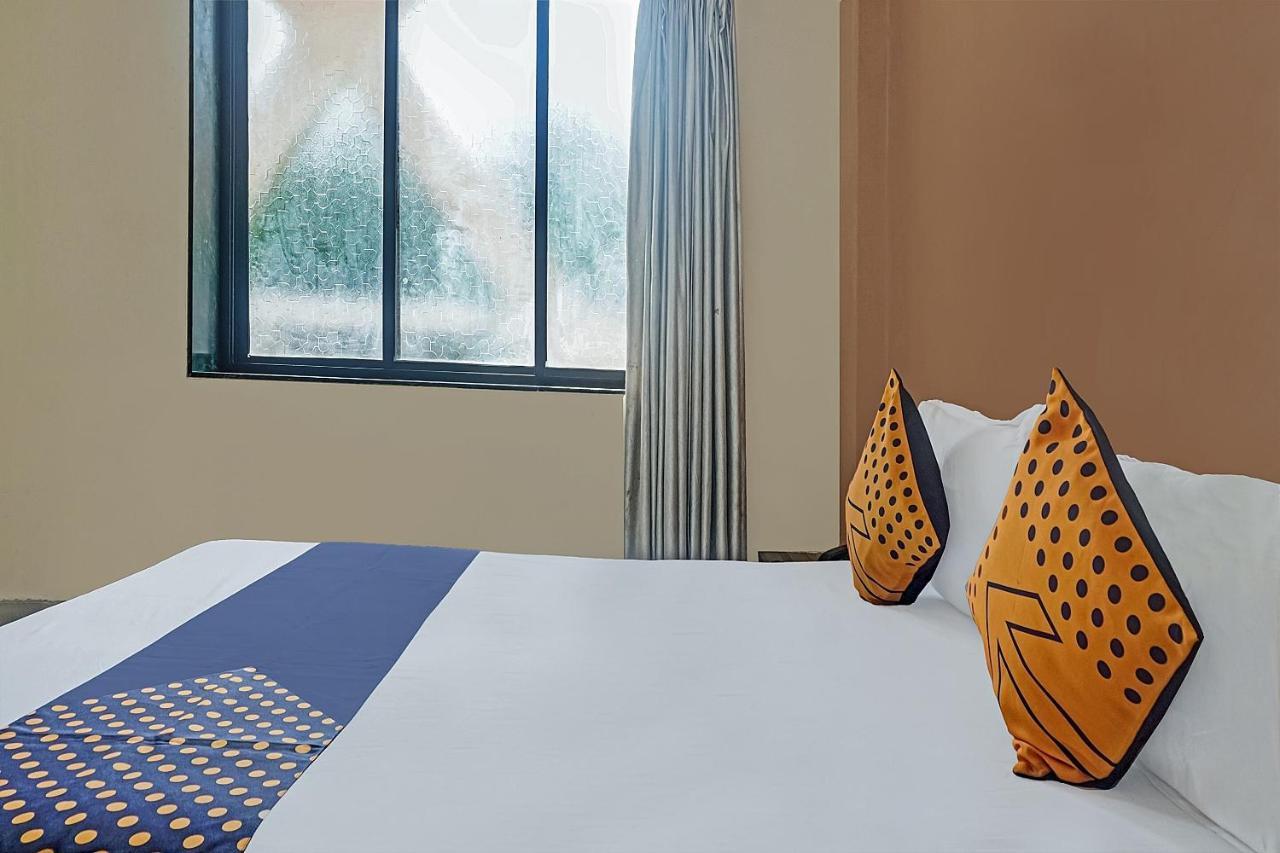Oyo Flagship 75444 Hotel Kinara Lodging & Boarding Mangvadi Екстер'єр фото