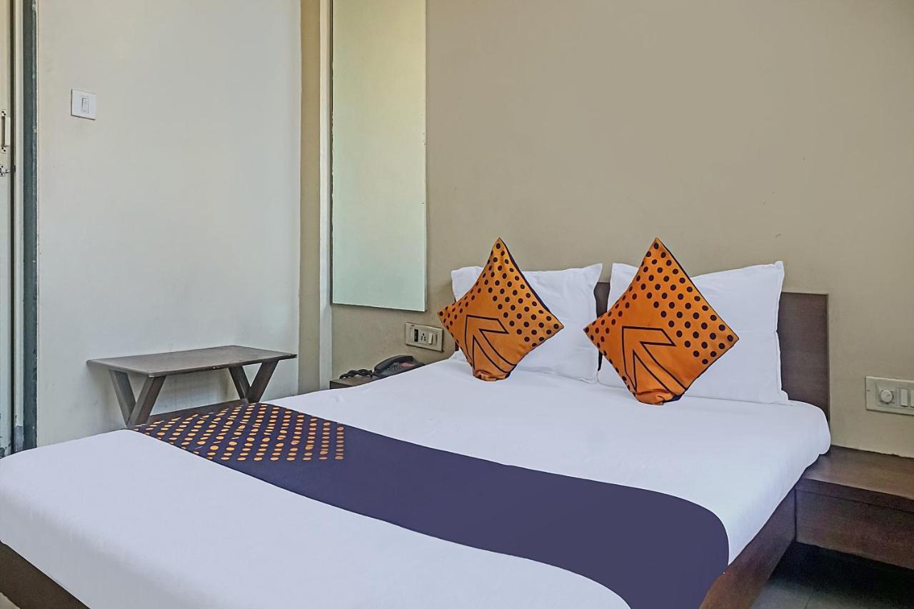 Oyo Flagship 75444 Hotel Kinara Lodging & Boarding Mangvadi Екстер'єр фото