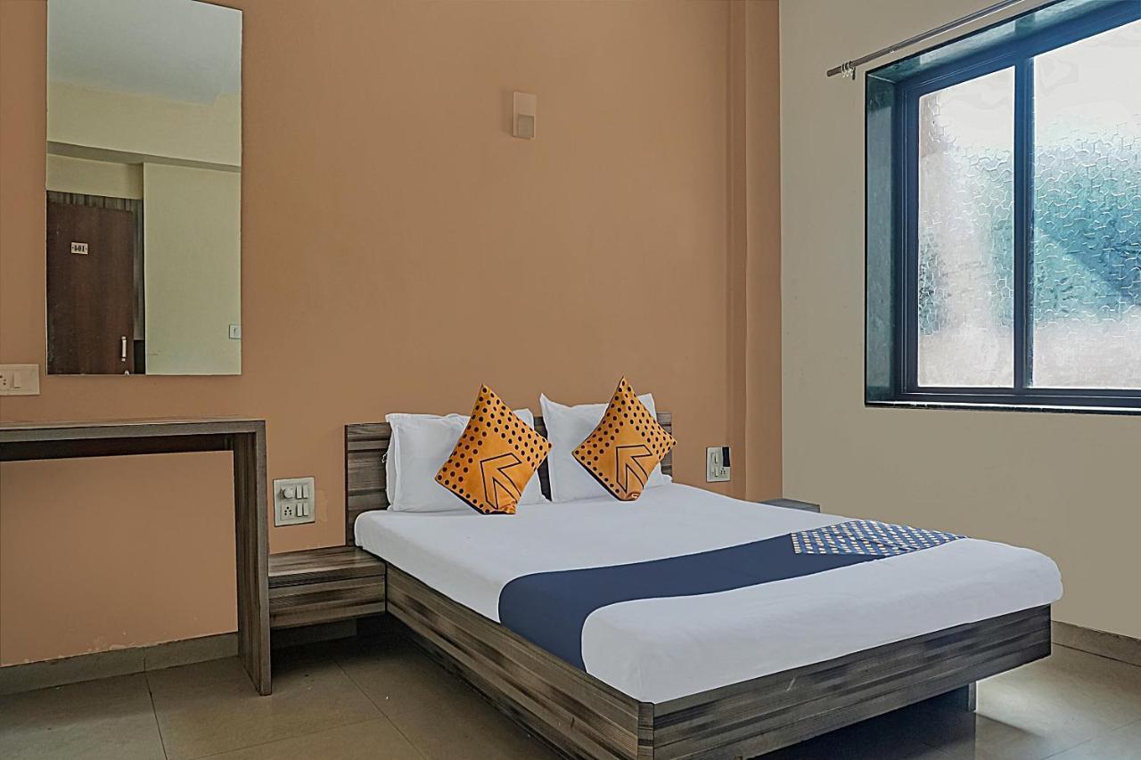 Oyo Flagship 75444 Hotel Kinara Lodging & Boarding Mangvadi Екстер'єр фото