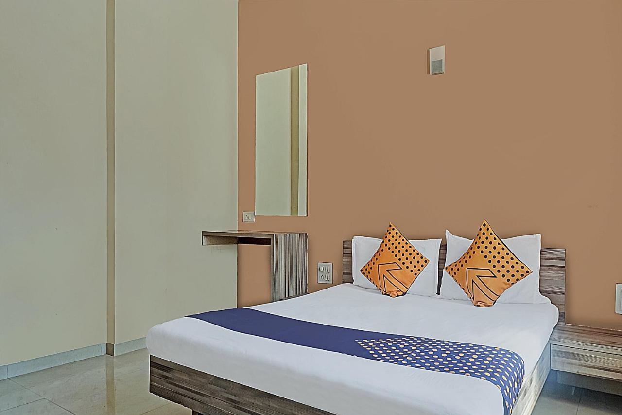 Oyo Flagship 75444 Hotel Kinara Lodging & Boarding Mangvadi Екстер'єр фото