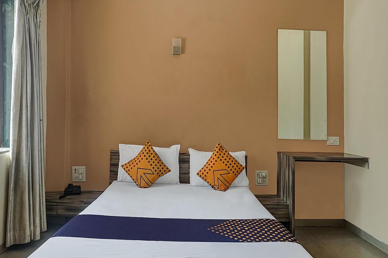 Oyo Flagship 75444 Hotel Kinara Lodging & Boarding Mangvadi Екстер'єр фото