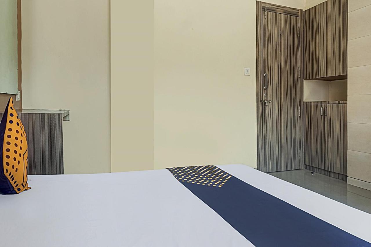 Oyo Flagship 75444 Hotel Kinara Lodging & Boarding Mangvadi Екстер'єр фото